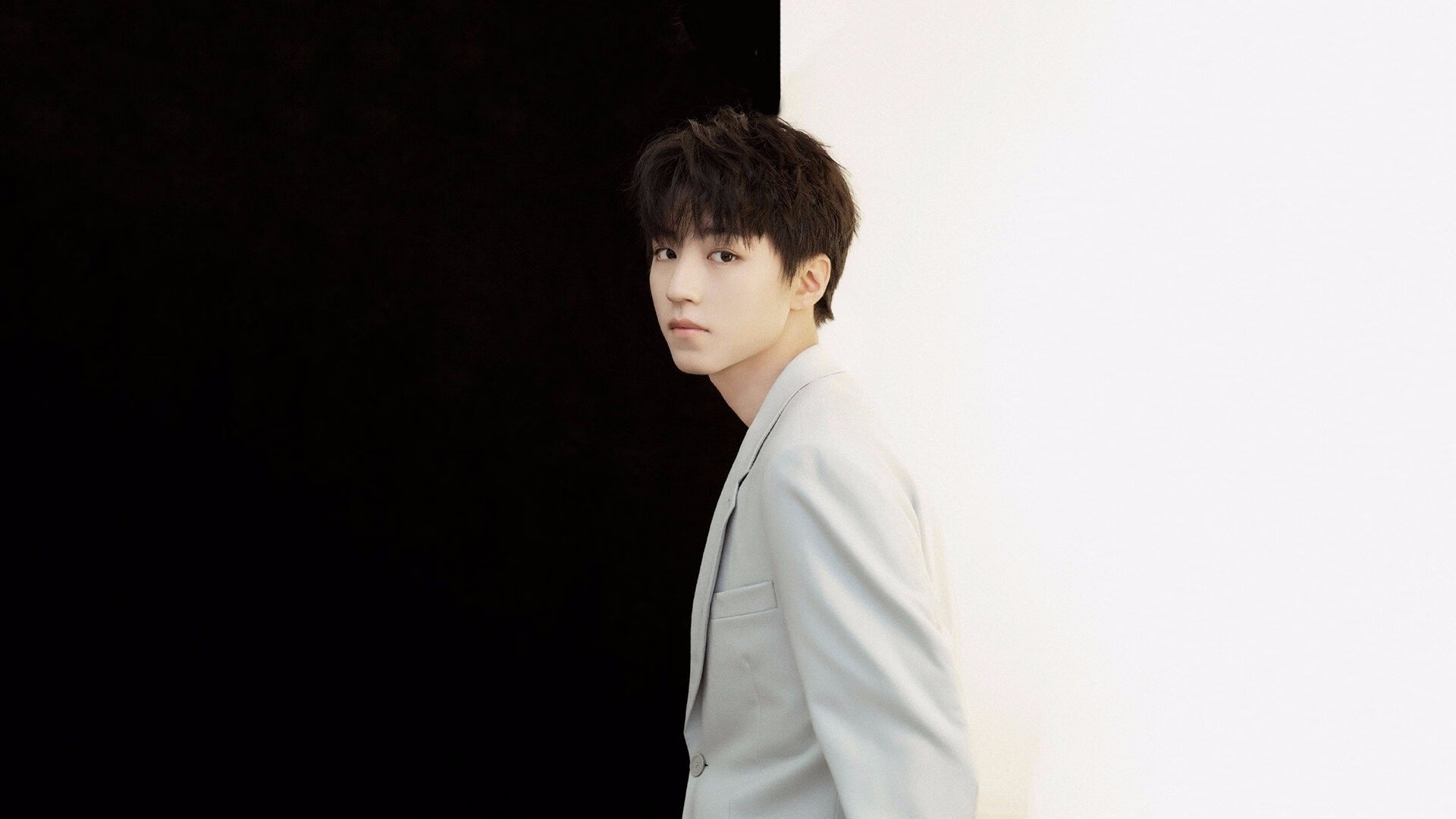 爱游戏平台-快船主场大胜爵士，确保季后赛席位，快船胜爵士队集锦