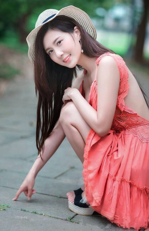 勒沃库森围绕中路组织展开压迫，勒沃库森吧